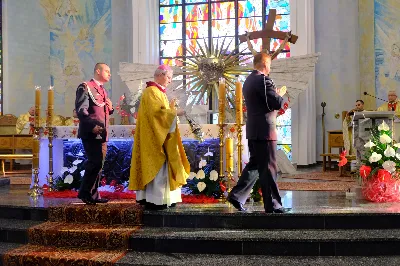 9 listopada 2018 r. w Rzeszowie odbyły się Ogólnopolskie Obchody Narodowego Święta Niepodległości w Służbie Więziennej. W uroczystościach wzięli udział funkcjonariusze z całego kraju. 150 z nich otrzymało awanse na wyższe stopnie służbowe.  Ogólnopolskie obchody Narodowego Święta Niepodległości w Służbie Więziennej rozpoczęły się od Mszy Świętej w Katedrze Rzeszowskiej, której przewodniczył ordynariusz bp Jan Wątroba.  Dalsza część uroczystości odbyła się w G2A Arena w Jasionce. Tam wręczono medale „Semper Paratus”, które przyznawane są pracownikom i funkcjonariuszom Służby Więziennej, którzy wyróżnili się odwagą lub dokonali czynu ratującego zdrowie i życie.  fot. kpt. Krzysztof Kania