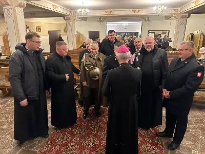 W liturgiczne wspomnienie św. Jana Apostoła (27.12.) w katedrze rzeszowskiej celebrowano Eucharystię, której przewodniczył bp Jan Wątroba. Mszę św. koncelebrował bp Edward Białogłowski, a także ok. 60 kapłanów, którzy wraz z przedstawicielami wspólnot, stowarzyszeń i instytucji modlili się w intencji Biskupa Rzeszowskiego z okazji jego imienin. Homilię wygłosił ks. Tomasz Nowak, proboszcz parafii pw. Świętego Krzyża w Rzeszowie, który pełni również funkcję dziekana dekanatu Rzeszów-Fara oraz wicedyrektora Katolickiego Radia Via. Na zakończenie Mszy św. bp Jan Wątroba podziękował za modlitwę i życzenia.