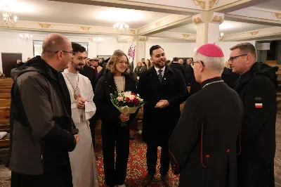 W liturgiczne wspomnienie św. Jana Apostoła (27 grudnia) w katedrze rzeszowskiej celebrowano Eucharystię, której przewodniczył bp Jan Wątroba. Mszę św. koncelebrował abp Edward Nowak, bp Edward Białogłowski, a także ok. 60 kapłanów, którzy wraz z przedstawicielami wspólnot, stowarzyszeń i instytucji modlili się w intencji Biskupa Rzeszowskiego z okazji jego imienin.
Homilię wygłosił ks. Janusz Kosior, proboszcz parafii pw. św. Jadwigi Królowej w Rzeszowie.
Na zakończenie Mszy św. bp Jan Wątroba podziękował za modlitwę i życzenia. 
fot. ks. Jakub Oczkowicz
