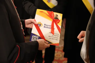 W liturgiczne wspomnienie św. Jana Apostoła (27 grudnia) w katedrze rzeszowskiej celebrowano Eucharystię, której przewodniczył bp Jan Wątroba. Mszę św. koncelebrował abp Edward Nowak, bp Edward Białogłowski, a także ok. 60 kapłanów, którzy wraz z przedstawicielami wspólnot, stowarzyszeń i instytucji modlili się w intencji Biskupa Rzeszowskiego z okazji jego imienin.
Homilię wygłosił ks. Janusz Kosior, proboszcz parafii pw. św. Jadwigi Królowej w Rzeszowie.
Na zakończenie Mszy św. bp Jan Wątroba podziękował za modlitwę i życzenia. 
fot. ks. Jakub Oczkowicz
