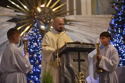 W liturgiczne wspomnienie św. Jana Apostoła (27 grudnia) w katedrze rzeszowskiej celebrowano Eucharystię, której przewodniczył bp Jan Wątroba. Mszę św. koncelebrował abp Edward Nowak, bp Edward Białogłowski, a także ok. 60 kapłanów, którzy wraz z przedstawicielami wspólnot, stowarzyszeń i instytucji modlili się w intencji Biskupa Rzeszowskiego z okazji jego imienin.
Homilię wygłosił ks. Janusz Kosior, proboszcz parafii pw. św. Jadwigi Królowej w Rzeszowie.
Na zakończenie Mszy św. bp Jan Wątroba podziękował za modlitwę i życzenia. 
fot. ks. Jakub Oczkowicz
