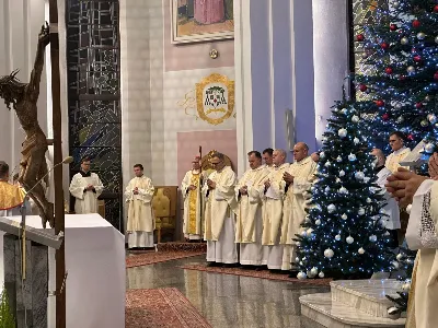 W liturgiczne wspomnienie św. Jana Apostoła (27.12.) w katedrze rzeszowskiej celebrowano Eucharystię, której przewodniczył bp Jan Wątroba. Mszę św. koncelebrował bp Edward Białogłowski, a także ok. 60 kapłanów, którzy wraz z przedstawicielami wspólnot, stowarzyszeń i instytucji modlili się w intencji Biskupa Rzeszowskiego z okazji jego imienin. Homilię wygłosił ks. Tomasz Nowak, proboszcz parafii pw. Świętego Krzyża w Rzeszowie, który pełni również funkcję dziekana dekanatu Rzeszów-Fara oraz wicedyrektora Katolickiego Radia Via. Na zakończenie Mszy św. bp Jan Wątroba podziękował za modlitwę i życzenia.