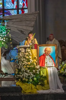 W uroczystość Najświętszego Ciała i Krwi Chrystusa Mszy Świętej w naszej Katedrze przewodniczył ks. proboszcz Krzysztof Gołąbek. Homilię wygłosił ks. Julian Wybraniec - wikariusz katedralny. Po zakończeniu liturgii wyruszyła procesja eucharystyczna do czterech ołtarzy rozmieszczonych wokół Katedry. W roku setnej rocznicy urodzin św. Jana Pawła II każdy z ołtarzy zawierał wizerunek Ojca Świętego i hasła inspirowane encykliką papieża pt. „Ecclesia de Eucharistia”: „Eucharystia sercem świata”, „Żyjemy dzięki Eucharystii”, „Eucharystia tworzy wspólnotę” i „Eucharystia bramą do nieba”. 