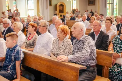 Od 3 do 9 czerwca 2024 r. w obchodzony był Tydzień Modlitw o Świętość Małżeństw i Rodzin, który przebiegał pod hasłem „Rodzinami do Maryi”. Zwieńczeniem tego tygodnia był Dzień Świętości Małżeństw i Rodzin zorganizowany przez Duszpasterstwo Rodzin Diecezji Rzeszowskiej. Z tej racji w katedrze rzeszowskiej odprawiono Mszę św., której przewodniczył bp Edward Białogłowski. W koncelebrze wzięło udział 10 kapłanów. Eucharystia zgromadziła małżeństwa i rodziny, pośród których szczególną grupę stanowiło 150 małżeństw, które w tym roku przeżywają 50. rocznicę zawarcia sakramentu małżeństwa. Po zakończeniu liturgii 150 małżeństw, które przeżywają w tym roku 50. rocznicę zawarcia sakramentu małżeństwa otrzymało okolicznościowe pismo podpisane przez bp. Jana Wątrobę. Kolejnym punktem obchodów Dnia Świętości Małżeństw i Rodzin był Piknik Rodzinny zorganizowany w Parku Papieskim. fot. Tadeusz Poźniak