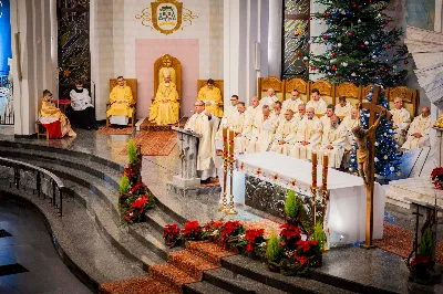 W poniedziałek 27 grudnia 2021 r. w naszej Katedrze duchowni i świeccy modlili się w intencji bpa Jana Wątroby w dniu imienin.  fot. Paulina Lęcznar