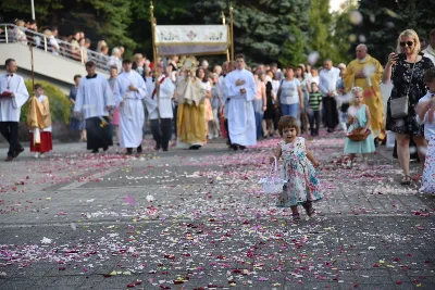 W pierwszy piątek miesiąca (7 czerwca 2024 r.), w uroczystość Najświętszego Serca Pana Jezusa, w katedrze rzeszowskiej przeżywano odpust. Głównej Mszy św. przewodniczył bp Jan Wątroba, zaś homilię wygłosił ks. Mariusz Fijałkiewicz. W koncelebrze wzięło udział 10 kapłanów. Obecny był również ks. Jan Szczupak, wikariusz biskupi ds. społecznych. fot. ks. Jakub Oczkowicz