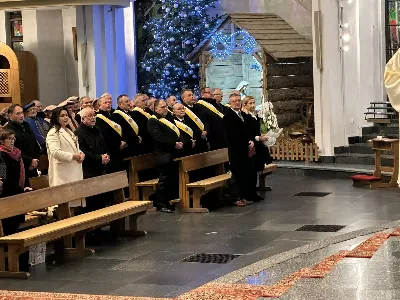 W liturgiczne wspomnienie św. Jana Apostoła (27.12.) w katedrze rzeszowskiej celebrowano Eucharystię, której przewodniczył bp Jan Wątroba. Mszę św. koncelebrował bp Edward Białogłowski, a także ok. 60 kapłanów, którzy wraz z przedstawicielami wspólnot, stowarzyszeń i instytucji modlili się w intencji Biskupa Rzeszowskiego z okazji jego imienin. Homilię wygłosił ks. Tomasz Nowak, proboszcz parafii pw. Świętego Krzyża w Rzeszowie, który pełni również funkcję dziekana dekanatu Rzeszów-Fara oraz wicedyrektora Katolickiego Radia Via. Na zakończenie Mszy św. bp Jan Wątroba podziękował za modlitwę i życzenia.