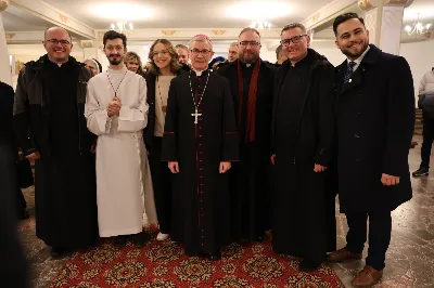 W liturgiczne wspomnienie św. Jana Apostoła (27 grudnia) w katedrze rzeszowskiej celebrowano Eucharystię, której przewodniczył bp Jan Wątroba. Mszę św. koncelebrował abp Edward Nowak, bp Edward Białogłowski, a także ok. 60 kapłanów, którzy wraz z przedstawicielami wspólnot, stowarzyszeń i instytucji modlili się w intencji Biskupa Rzeszowskiego z okazji jego imienin.
Homilię wygłosił ks. Janusz Kosior, proboszcz parafii pw. św. Jadwigi Królowej w Rzeszowie.
Na zakończenie Mszy św. bp Jan Wątroba podziękował za modlitwę i życzenia. 
fot. ks. Jakub Oczkowicz
