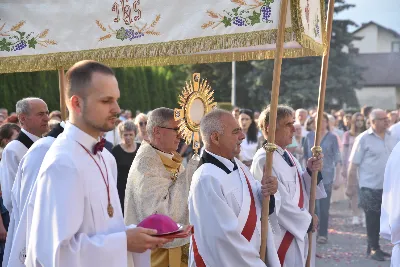 W pierwszy piątek miesiąca (7 czerwca 2024 r.), w uroczystość Najświętszego Serca Pana Jezusa, w katedrze rzeszowskiej przeżywano odpust. Głównej Mszy św. przewodniczył bp Jan Wątroba, zaś homilię wygłosił ks. Mariusz Fijałkiewicz. W koncelebrze wzięło udział 10 kapłanów. Obecny był również ks. Jan Szczupak, wikariusz biskupi ds. społecznych. fot. ks. Jakub Oczkowicz