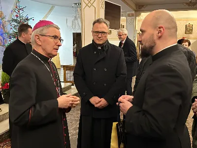 W liturgiczne wspomnienie św. Jana Apostoła (27.12.) w katedrze rzeszowskiej celebrowano Eucharystię, której przewodniczył bp Jan Wątroba. Mszę św. koncelebrował bp Edward Białogłowski, a także ok. 60 kapłanów, którzy wraz z przedstawicielami wspólnot, stowarzyszeń i instytucji modlili się w intencji Biskupa Rzeszowskiego z okazji jego imienin. Homilię wygłosił ks. Tomasz Nowak, proboszcz parafii pw. Świętego Krzyża w Rzeszowie, który pełni również funkcję dziekana dekanatu Rzeszów-Fara oraz wicedyrektora Katolickiego Radia Via. Na zakończenie Mszy św. bp Jan Wątroba podziękował za modlitwę i życzenia.