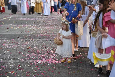 W pierwszy piątek miesiąca (7 czerwca 2024 r.), w uroczystość Najświętszego Serca Pana Jezusa, w katedrze rzeszowskiej przeżywano odpust. Głównej Mszy św. przewodniczył bp Jan Wątroba, zaś homilię wygłosił ks. Mariusz Fijałkiewicz. W koncelebrze wzięło udział 10 kapłanów. Obecny był również ks. Jan Szczupak, wikariusz biskupi ds. społecznych. fot. ks. Jakub Oczkowicz