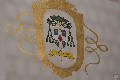 18 maja 2025 r., w katedrze rzeszowskiej celebrowano Eucharystię z okazji 25. rocznicy przyjęcia sakry biskupiej przez bp. Jana Wątrobę. Mszy św. przewodniczył Biskup Rzeszowski, zaś w koncelebrze wzięli udział: abp Józef Michalik, abp Adam Szal, bp Edward Białogłowski, bp Kazimierz Górny, bp Stanisław Jamrozek, bp Marian Rojek, bp Jan Śrutwa oraz kilkudziesięciu kapłanów. W Eucharystii uczestniczyły liczne delegacje osób życia konsekrowanego, przedstawiciele instytucji, fundacji i stowarzyszeń kościelnych. W katedrze rzeszowskiej obecni byli również parlamentarzyści sejmu i senatu, władze wojewódzkie, samorządowe, władze Rzeszowa, rektorzy wyższych uczelni, dyrektorzy instutucji regionalnych, kuratorium oświaty, a także szpitali. Homilię wygłosił bp Edward Białogłowski, biskup pomocniczy senior, który podkreślił, że świętowanie srebrnego jubileuszu Biskupa Rzeszowskiego wpisuje się w przeżywanie Roku Świętego, ale także kolejną rocznicę urodzin św. Jana Pawła II, rocznicę bitwy pod Monte Cassino, inaugurację pontyfikatu Ojca Świętego Leona XIV oraz rocznicę beatyfikacji Józef Sebastiana Pelczara. Na zakończenie liturgii Karolina i Dariusz Kosakowie z dziećmi, jako przedstawiciele diecezjan, przekazali życzenia Jubilatowi. W uroczystej liturgii wzięło udział kilkuset muzyków, chórzystów i członków orkiestr, którzy brali udział w projekcie „Podkarpacie śladami św. Jana Pawła II”. Przedsięwzięcie zostało zorganizowane przez Polski Związek Chórów i Orkiestr – Oddział w Rzeszowie. fot. ks. Jakub Oczkowicz