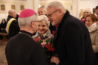 W liturgiczne wspomnienie św. Jana Apostoła (27 grudnia) w katedrze rzeszowskiej celebrowano Eucharystię, której przewodniczył bp Jan Wątroba. Mszę św. koncelebrował abp Edward Nowak, bp Edward Białogłowski, a także ok. 60 kapłanów, którzy wraz z przedstawicielami wspólnot, stowarzyszeń i instytucji modlili się w intencji Biskupa Rzeszowskiego z okazji jego imienin.
Homilię wygłosił ks. Janusz Kosior, proboszcz parafii pw. św. Jadwigi Królowej w Rzeszowie.
Na zakończenie Mszy św. bp Jan Wątroba podziękował za modlitwę i życzenia. 
fot. ks. Jakub Oczkowicz

