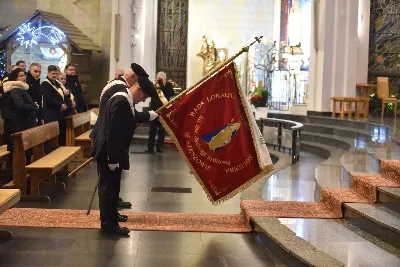 W liturgiczne wspomnienie św. Jana Apostoła (27 grudnia) w katedrze rzeszowskiej celebrowano Eucharystię, której przewodniczył bp Jan Wątroba. Mszę św. koncelebrował abp Edward Nowak, bp Edward Białogłowski, a także ok. 60 kapłanów, którzy wraz z przedstawicielami wspólnot, stowarzyszeń i instytucji modlili się w intencji Biskupa Rzeszowskiego z okazji jego imienin.
Homilię wygłosił ks. Janusz Kosior, proboszcz parafii pw. św. Jadwigi Królowej w Rzeszowie.
Na zakończenie Mszy św. bp Jan Wątroba podziękował za modlitwę i życzenia. 
fot. ks. Jakub Oczkowicz
