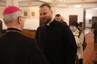 W liturgiczne wspomnienie św. Jana Apostoła (27 grudnia) w katedrze rzeszowskiej celebrowano Eucharystię, której przewodniczył bp Jan Wątroba. Mszę św. koncelebrował abp Edward Nowak, bp Edward Białogłowski, a także ok. 60 kapłanów, którzy wraz z przedstawicielami wspólnot, stowarzyszeń i instytucji modlili się w intencji Biskupa Rzeszowskiego z okazji jego imienin.
Homilię wygłosił ks. Janusz Kosior, proboszcz parafii pw. św. Jadwigi Królowej w Rzeszowie.
Na zakończenie Mszy św. bp Jan Wątroba podziękował za modlitwę i życzenia. 
fot. ks. Jakub Oczkowicz
