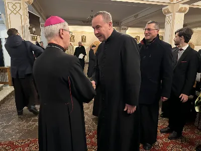 W liturgiczne wspomnienie św. Jana Apostoła (27.12.) w katedrze rzeszowskiej celebrowano Eucharystię, której przewodniczył bp Jan Wątroba. Mszę św. koncelebrował bp Edward Białogłowski, a także ok. 60 kapłanów, którzy wraz z przedstawicielami wspólnot, stowarzyszeń i instytucji modlili się w intencji Biskupa Rzeszowskiego z okazji jego imienin. Homilię wygłosił ks. Tomasz Nowak, proboszcz parafii pw. Świętego Krzyża w Rzeszowie, który pełni również funkcję dziekana dekanatu Rzeszów-Fara oraz wicedyrektora Katolickiego Radia Via. Na zakończenie Mszy św. bp Jan Wątroba podziękował za modlitwę i życzenia.