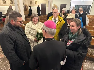 W liturgiczne wspomnienie św. Jana Apostoła (27.12.) w katedrze rzeszowskiej celebrowano Eucharystię, której przewodniczył bp Jan Wątroba. Mszę św. koncelebrował bp Edward Białogłowski, a także ok. 60 kapłanów, którzy wraz z przedstawicielami wspólnot, stowarzyszeń i instytucji modlili się w intencji Biskupa Rzeszowskiego z okazji jego imienin. Homilię wygłosił ks. Tomasz Nowak, proboszcz parafii pw. Świętego Krzyża w Rzeszowie, który pełni również funkcję dziekana dekanatu Rzeszów-Fara oraz wicedyrektora Katolickiego Radia Via. Na zakończenie Mszy św. bp Jan Wątroba podziękował za modlitwę i życzenia.