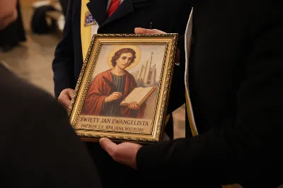 W liturgiczne wspomnienie św. Jana Apostoła (27 grudnia) w katedrze rzeszowskiej celebrowano Eucharystię, której przewodniczył bp Jan Wątroba. Mszę św. koncelebrował abp Edward Nowak, bp Edward Białogłowski, a także ok. 60 kapłanów, którzy wraz z przedstawicielami wspólnot, stowarzyszeń i instytucji modlili się w intencji Biskupa Rzeszowskiego z okazji jego imienin.
Homilię wygłosił ks. Janusz Kosior, proboszcz parafii pw. św. Jadwigi Królowej w Rzeszowie.
Na zakończenie Mszy św. bp Jan Wątroba podziękował za modlitwę i życzenia. 
fot. ks. Jakub Oczkowicz
