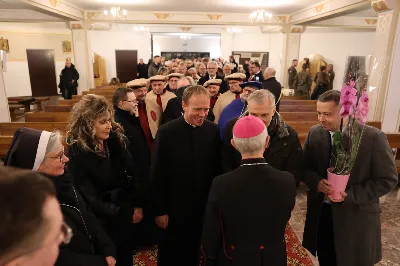 W liturgiczne wspomnienie św. Jana Apostoła (27 grudnia) w katedrze rzeszowskiej celebrowano Eucharystię, której przewodniczył bp Jan Wątroba. Mszę św. koncelebrował abp Edward Nowak, bp Edward Białogłowski, a także ok. 60 kapłanów, którzy wraz z przedstawicielami wspólnot, stowarzyszeń i instytucji modlili się w intencji Biskupa Rzeszowskiego z okazji jego imienin.
Homilię wygłosił ks. Janusz Kosior, proboszcz parafii pw. św. Jadwigi Królowej w Rzeszowie.
Na zakończenie Mszy św. bp Jan Wątroba podziękował za modlitwę i życzenia. 
fot. ks. Jakub Oczkowicz
