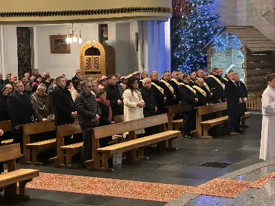 W liturgiczne wspomnienie św. Jana Apostoła (27.12.) w katedrze rzeszowskiej celebrowano Eucharystię, której przewodniczył bp Jan Wątroba. Mszę św. koncelebrował bp Edward Białogłowski, a także ok. 60 kapłanów, którzy wraz z przedstawicielami wspólnot, stowarzyszeń i instytucji modlili się w intencji Biskupa Rzeszowskiego z okazji jego imienin. Homilię wygłosił ks. Tomasz Nowak, proboszcz parafii pw. Świętego Krzyża w Rzeszowie, który pełni również funkcję dziekana dekanatu Rzeszów-Fara oraz wicedyrektora Katolickiego Radia Via. Na zakończenie Mszy św. bp Jan Wątroba podziękował za modlitwę i życzenia.