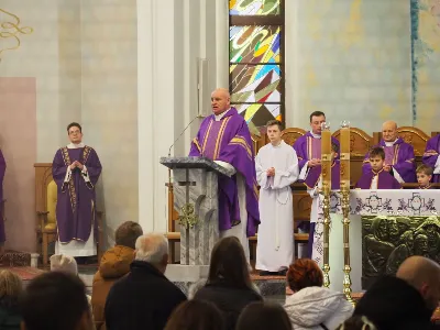 W I Niedzielę Adwentu, podczas uroczystej Mszy Świętej o godzinie 12:00 w rzeszowskiej katedrze, bp Jan Wątroba włączył czterech kleryków z roku V do grona kandydatów bezpośrednio przygotowujących się do sakramentu święceń. Wybrani zostali: Marek, Krzysztof, Przemysław i Kacper.
Gratulujemy i pamiętamy w modlitwie o przyszłych kapłanach! 
fot. WSD Rzeszów