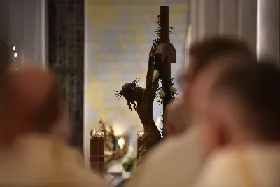 W liturgiczne wspomnienie św. Jana Apostoła (27 grudnia) w katedrze rzeszowskiej celebrowano Eucharystię, której przewodniczył bp Jan Wątroba. Mszę św. koncelebrował abp Edward Nowak, bp Edward Białogłowski, a także ok. 60 kapłanów, którzy wraz z przedstawicielami wspólnot, stowarzyszeń i instytucji modlili się w intencji Biskupa Rzeszowskiego z okazji jego imienin.
Homilię wygłosił ks. Janusz Kosior, proboszcz parafii pw. św. Jadwigi Królowej w Rzeszowie.
Na zakończenie Mszy św. bp Jan Wątroba podziękował za modlitwę i życzenia. 
fot. ks. Jakub Oczkowicz
