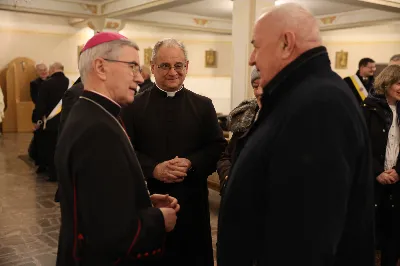 W liturgiczne wspomnienie św. Jana Apostoła (27 grudnia) w katedrze rzeszowskiej celebrowano Eucharystię, której przewodniczył bp Jan Wątroba. Mszę św. koncelebrował abp Edward Nowak, bp Edward Białogłowski, a także ok. 60 kapłanów, którzy wraz z przedstawicielami wspólnot, stowarzyszeń i instytucji modlili się w intencji Biskupa Rzeszowskiego z okazji jego imienin.
Homilię wygłosił ks. Janusz Kosior, proboszcz parafii pw. św. Jadwigi Królowej w Rzeszowie.
Na zakończenie Mszy św. bp Jan Wątroba podziękował za modlitwę i życzenia. 
fot. ks. Jakub Oczkowicz
