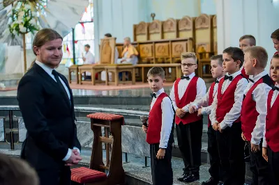 W niedzielę 3.06.2018 r. podczas Mszy Świętej o godz. 12.00 do grona chórzystów Pueri Cantores Resovienses zostało włączonych 16 chłopców.