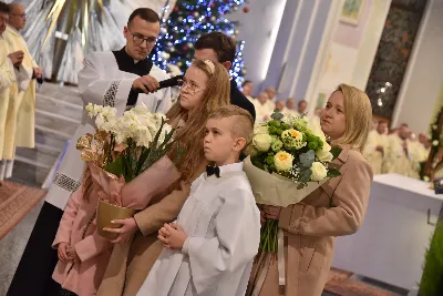 W liturgiczne wspomnienie św. Jana Apostoła (27 grudnia) w katedrze rzeszowskiej celebrowano Eucharystię, której przewodniczył bp Jan Wątroba. Mszę św. koncelebrował abp Edward Nowak, bp Edward Białogłowski, a także ok. 60 kapłanów, którzy wraz z przedstawicielami wspólnot, stowarzyszeń i instytucji modlili się w intencji Biskupa Rzeszowskiego z okazji jego imienin.
Homilię wygłosił ks. Janusz Kosior, proboszcz parafii pw. św. Jadwigi Królowej w Rzeszowie.
Na zakończenie Mszy św. bp Jan Wątroba podziękował za modlitwę i życzenia. 
fot. ks. Jakub Oczkowicz
