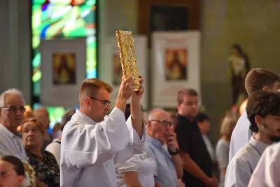 W pierwszy piątek miesiąca (7 czerwca 2024 r.), w uroczystość Najświętszego Serca Pana Jezusa, w katedrze rzeszowskiej przeżywano odpust. Głównej Mszy św. przewodniczył bp Jan Wątroba, zaś homilię wygłosił ks. Mariusz Fijałkiewicz. W koncelebrze wzięło udział 10 kapłanów. Obecny był również ks. Jan Szczupak, wikariusz biskupi ds. społecznych. fot. ks. Jakub Oczkowicz