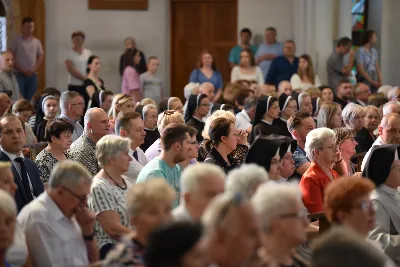 W pierwszy piątek miesiąca (7 czerwca 2024 r.), w uroczystość Najświętszego Serca Pana Jezusa, w katedrze rzeszowskiej przeżywano odpust. Głównej Mszy św. przewodniczył bp Jan Wątroba, zaś homilię wygłosił ks. Mariusz Fijałkiewicz. W koncelebrze wzięło udział 10 kapłanów. Obecny był również ks. Jan Szczupak, wikariusz biskupi ds. społecznych. fot. ks. Jakub Oczkowicz