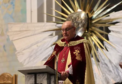 We wtorek 24 marca, w Katedrze Rzeszowskiej o godz. 19.00 podczas I Nieszporów Uroczystości Zwiastowania Pańskiego odbył się obrzęd wprowadzenia nowych kanoników Kapituły Katedralnej w Rzeszowie. Liturgii Nieszporów przewodniczył ks. Krzysztof Gołąbek, proboszcz Katedry i prepozyt Kapituły Katedralnej. Do grona kanoników katedralnych dołączyli: ks. dr Stanisław Kamiński, Wikariusz Biskupi ds. Życia Konsekrowanego oraz proboszcz parafii św. Józefa w Głogowie Małopolskim, ks. Jacek Szczęch, proboszcz parafii Matki Bożej Nieustającej Pomocy i św. Floriana w Rzeszowie oraz wykładowca w Instytucie Wyższych Studiów Teologicznych w Rzeszowie, ks. dr Lucjan Dyka, proboszcz parafii pw. św. Józefa Sebastiana Pelczara w Rzeszowie oraz wykładowca w Diecezjalnym Studium Organistowskim w Rzeszowie, ks. dr Piotr Potyrała, Dyrektor Caritas Diecezji Rzeszowskiej. fot. ks. Jakub Oczkowicz