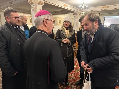 W liturgiczne wspomnienie św. Jana Apostoła (27.12.) w katedrze rzeszowskiej celebrowano Eucharystię, której przewodniczył bp Jan Wątroba. Mszę św. koncelebrował bp Edward Białogłowski, a także ok. 60 kapłanów, którzy wraz z przedstawicielami wspólnot, stowarzyszeń i instytucji modlili się w intencji Biskupa Rzeszowskiego z okazji jego imienin. Homilię wygłosił ks. Tomasz Nowak, proboszcz parafii pw. Świętego Krzyża w Rzeszowie, który pełni również funkcję dziekana dekanatu Rzeszów-Fara oraz wicedyrektora Katolickiego Radia Via. Na zakończenie Mszy św. bp Jan Wątroba podziękował za modlitwę i życzenia.