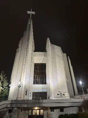 W liturgiczne wspomnienie św. Jana Apostoła (27.12.) w katedrze rzeszowskiej celebrowano Eucharystię, której przewodniczył bp Jan Wątroba. Mszę św. koncelebrował bp Edward Białogłowski, a także ok. 60 kapłanów, którzy wraz z przedstawicielami wspólnot, stowarzyszeń i instytucji modlili się w intencji Biskupa Rzeszowskiego z okazji jego imienin. Homilię wygłosił ks. Tomasz Nowak, proboszcz parafii pw. Świętego Krzyża w Rzeszowie, który pełni również funkcję dziekana dekanatu Rzeszów-Fara oraz wicedyrektora Katolickiego Radia Via. Na zakończenie Mszy św. bp Jan Wątroba podziękował za modlitwę i życzenia.