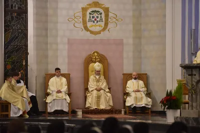W liturgiczne wspomnienie św. Jana Apostoła (27 grudnia) w katedrze rzeszowskiej celebrowano Eucharystię, której przewodniczył bp Jan Wątroba. Mszę św. koncelebrował abp Edward Nowak, bp Edward Białogłowski, a także ok. 60 kapłanów, którzy wraz z przedstawicielami wspólnot, stowarzyszeń i instytucji modlili się w intencji Biskupa Rzeszowskiego z okazji jego imienin.
Homilię wygłosił ks. Janusz Kosior, proboszcz parafii pw. św. Jadwigi Królowej w Rzeszowie.
Na zakończenie Mszy św. bp Jan Wątroba podziękował za modlitwę i życzenia. 
fot. ks. Jakub Oczkowicz

