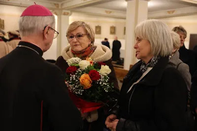 W liturgiczne wspomnienie św. Jana Apostoła (27 grudnia) w katedrze rzeszowskiej celebrowano Eucharystię, której przewodniczył bp Jan Wątroba. Mszę św. koncelebrował abp Edward Nowak, bp Edward Białogłowski, a także ok. 60 kapłanów, którzy wraz z przedstawicielami wspólnot, stowarzyszeń i instytucji modlili się w intencji Biskupa Rzeszowskiego z okazji jego imienin.
Homilię wygłosił ks. Janusz Kosior, proboszcz parafii pw. św. Jadwigi Królowej w Rzeszowie.
Na zakończenie Mszy św. bp Jan Wątroba podziękował za modlitwę i życzenia. 
fot. ks. Jakub Oczkowicz
