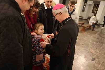W liturgiczne wspomnienie św. Jana Apostoła (27 grudnia) w katedrze rzeszowskiej celebrowano Eucharystię, której przewodniczył bp Jan Wątroba. Mszę św. koncelebrował abp Edward Nowak, bp Edward Białogłowski, a także ok. 60 kapłanów, którzy wraz z przedstawicielami wspólnot, stowarzyszeń i instytucji modlili się w intencji Biskupa Rzeszowskiego z okazji jego imienin.
Homilię wygłosił ks. Janusz Kosior, proboszcz parafii pw. św. Jadwigi Królowej w Rzeszowie.
Na zakończenie Mszy św. bp Jan Wątroba podziękował za modlitwę i życzenia. 
fot. ks. Jakub Oczkowicz
