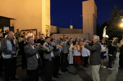 Mszy Świętej przewodniczył ks. Jerzy Buczek. Homilię wygłosił ks. Tomasz Bać. Śpiew prowadził chór Alba Cantans, którym dyrygowała Kornelia Ignas.