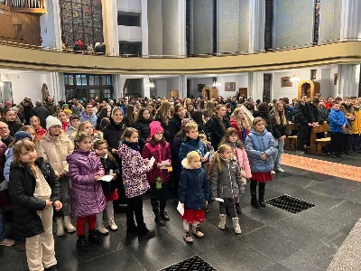 6 grudnia św. Mikołaj przybył także do naszej Katedry. Nie przyszedł z pustymi rękami. Obdarował grzeczne dzieci prezentami i porozmawiał z każdym, kto do niego podszedł. Przekazujemy pozdrowienia od św. Mikołaja dla całej parafii i obietnicę wizyty w przyszłym roku.