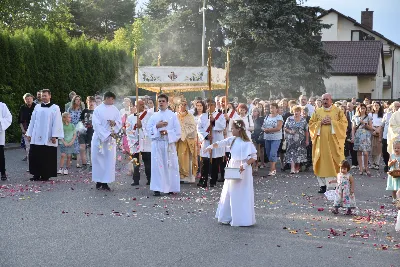 W pierwszy piątek miesiąca (7 czerwca 2024 r.), w uroczystość Najświętszego Serca Pana Jezusa, w katedrze rzeszowskiej przeżywano odpust. Głównej Mszy św. przewodniczył bp Jan Wątroba, zaś homilię wygłosił ks. Mariusz Fijałkiewicz. W koncelebrze wzięło udział 10 kapłanów. Obecny był również ks. Jan Szczupak, wikariusz biskupi ds. społecznych. fot. ks. Jakub Oczkowicz