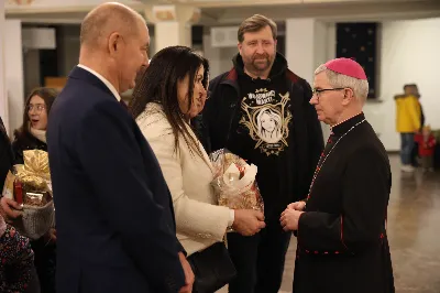 W liturgiczne wspomnienie św. Jana Apostoła (27 grudnia) w katedrze rzeszowskiej celebrowano Eucharystię, której przewodniczył bp Jan Wątroba. Mszę św. koncelebrował abp Edward Nowak, bp Edward Białogłowski, a także ok. 60 kapłanów, którzy wraz z przedstawicielami wspólnot, stowarzyszeń i instytucji modlili się w intencji Biskupa Rzeszowskiego z okazji jego imienin.
Homilię wygłosił ks. Janusz Kosior, proboszcz parafii pw. św. Jadwigi Królowej w Rzeszowie.
Na zakończenie Mszy św. bp Jan Wątroba podziękował za modlitwę i życzenia. 
fot. ks. Jakub Oczkowicz
