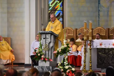 W pierwszy piątek miesiąca (7 czerwca 2024 r.), w uroczystość Najświętszego Serca Pana Jezusa, w katedrze rzeszowskiej przeżywano odpust. Głównej Mszy św. przewodniczył bp Jan Wątroba, zaś homilię wygłosił ks. Mariusz Fijałkiewicz. W koncelebrze wzięło udział 10 kapłanów. Obecny był również ks. Jan Szczupak, wikariusz biskupi ds. społecznych. fot. ks. Jakub Oczkowicz