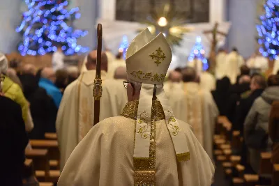 W liturgiczne wspomnienie św. Jana Apostoła (27 grudnia) w katedrze rzeszowskiej celebrowano Eucharystię, której przewodniczył bp Jan Wątroba. Mszę św. koncelebrował abp Edward Nowak, bp Edward Białogłowski, a także ok. 60 kapłanów, którzy wraz z przedstawicielami wspólnot, stowarzyszeń i instytucji modlili się w intencji Biskupa Rzeszowskiego z okazji jego imienin.
Homilię wygłosił ks. Janusz Kosior, proboszcz parafii pw. św. Jadwigi Królowej w Rzeszowie.
Na zakończenie Mszy św. bp Jan Wątroba podziękował za modlitwę i życzenia. 
fot. ks. Jakub Oczkowicz
