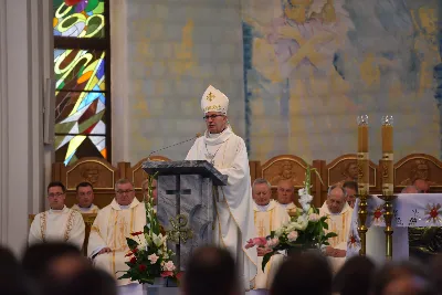 Duchowni diecezji rzeszowskiej spotkali się 8 czerwca 2024 r. w katedrze rzeszowskiej z racji dnia modlitw o uświęcenie kapłanów. Konferencję duchową wygłosiła s. Anna Maria Pudełko, psychopedagog powołania. Mszy św. koncelebrowanej przez ponad 200 kapłanów przewodniczył bp Jan Wątroba. fot. ks. Jakub Oczkowicz