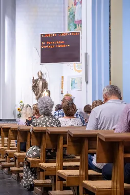 Znakomity, pełen wirtuozowskiego blasku i wielobarwny recital niemieckiego organisty Ulferta Smidta z Hannoveru zakończył w minioną niedzielę w naszej Katedrze tegoroczną edycję Podkarpackiego Festiwalu Organowego. W upalny wieczór publiczność dopisała jak zawsze niezawodnie, dając się prowadzić naszemu Gościowi przez meandry muzyki różnych stylów i epok. Gospodarzami tej muzycznej uczty byli: proboszcz katedry ks. kanonik Krzysztof Gołąbek oraz Agnieszka Radwan-Stefańska, prezes naszej Fundacji, organizatora Festiwalu. Fot. Joanna Prasoł Fundacja Promocji Kultury i Sztuki ARS PRO ARTE