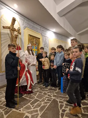 6 grudnia św. Mikołaj przybył także do naszej Katedry. Nie przyszedł z pustymi rękami. Obdarował grzeczne dzieci prezentami i porozmawiał z każdym, kto do niego podszedł. Przekazujemy pozdrowienia od św. Mikołaja dla całej parafii i obietnicę wizyty w przyszłym roku.